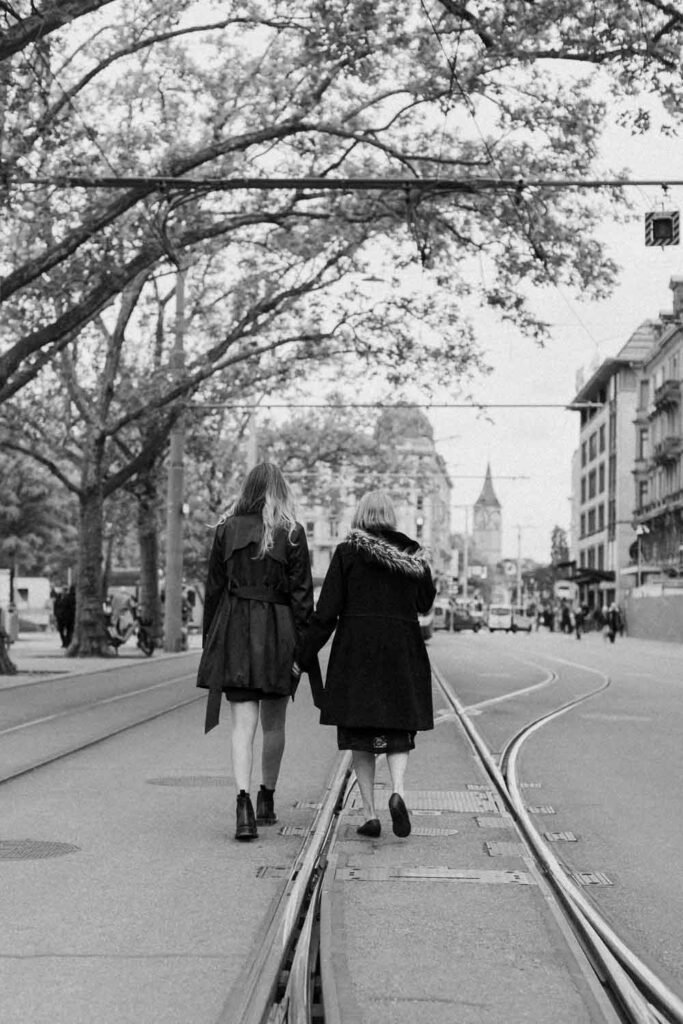 Portrait Photoshoot at Historical Center Zurich, Switzerland, featuring mother and daughter. Photographer Mariana Beltrame.