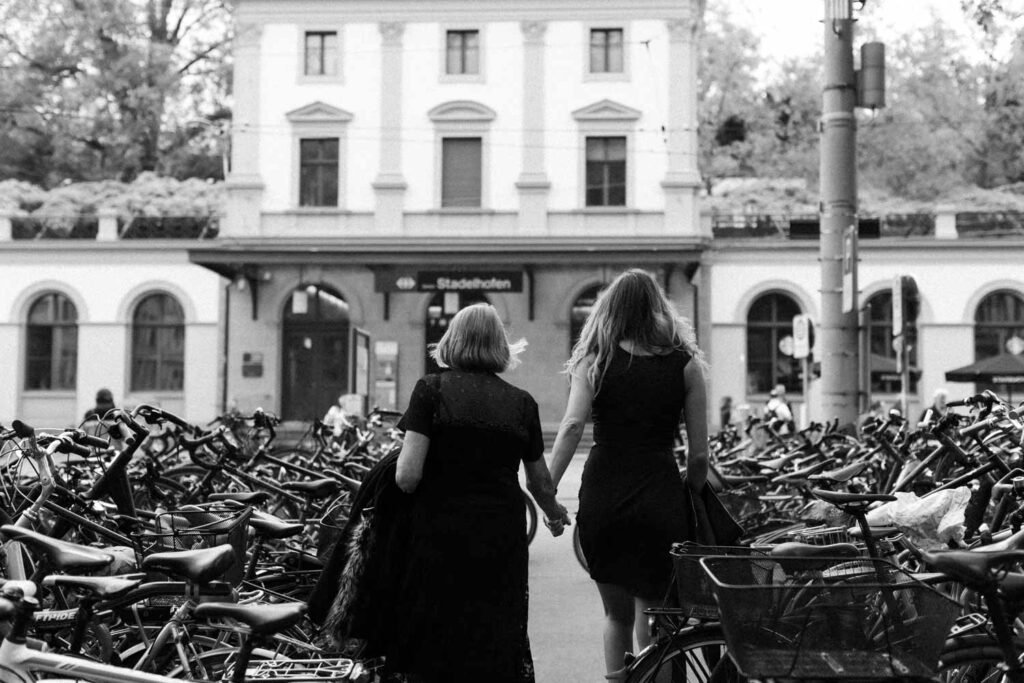 Portrait Photoshoot at Historical Center Zurich, Switzerland, featuring mother and daughter. Photographer Mariana Beltrame.