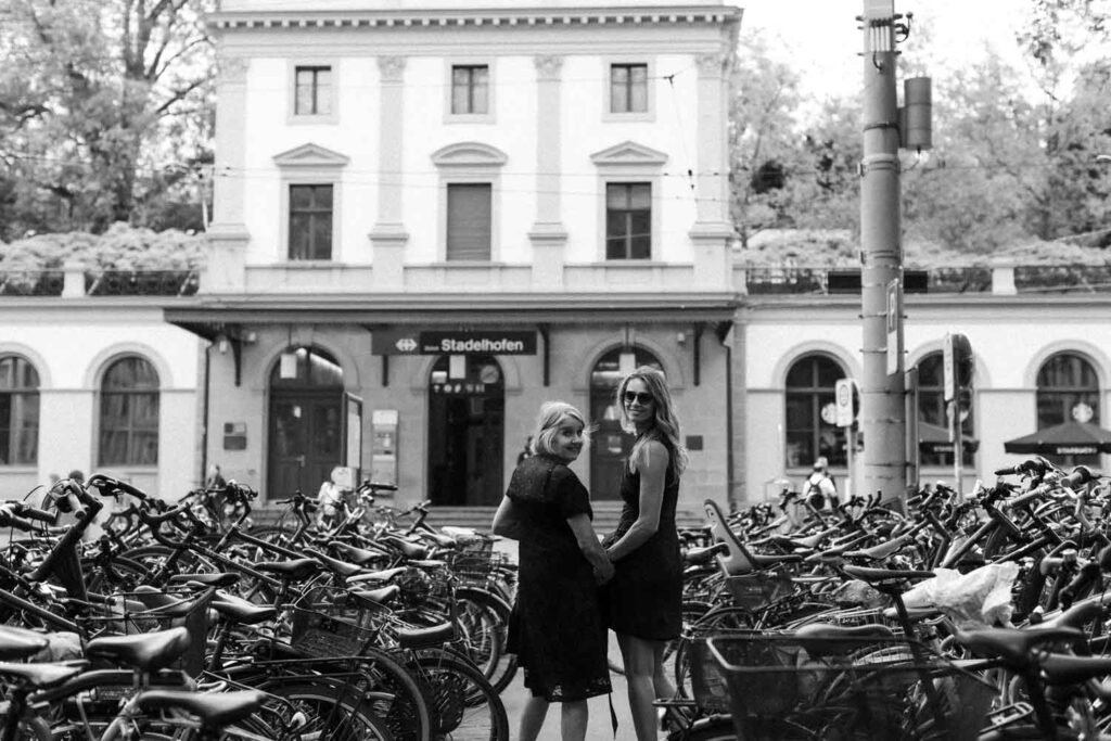 Portrait Photoshoot at Historical Center Zurich, Switzerland, featuring mother and daughter. Photographer Mariana Beltrame.