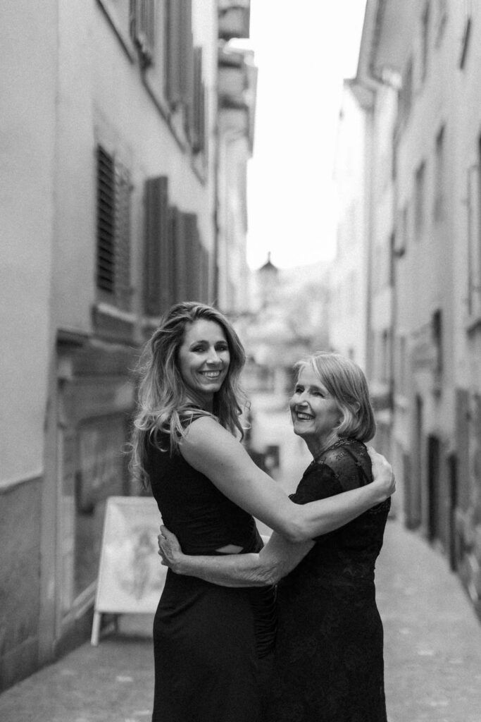 Portrait Photoshoot at Historical Center Zurich, Switzerland, featuring mother and daughter. Photographer Mariana Beltrame.