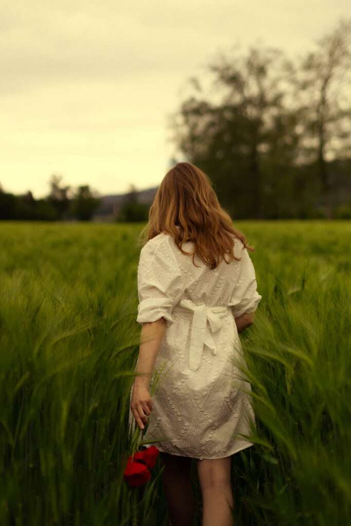 Maternity Photoshoot, Pregnancy Photo session, at nature. Uster, Zurich, Switzerland. Photographer Mariana Beltrame.